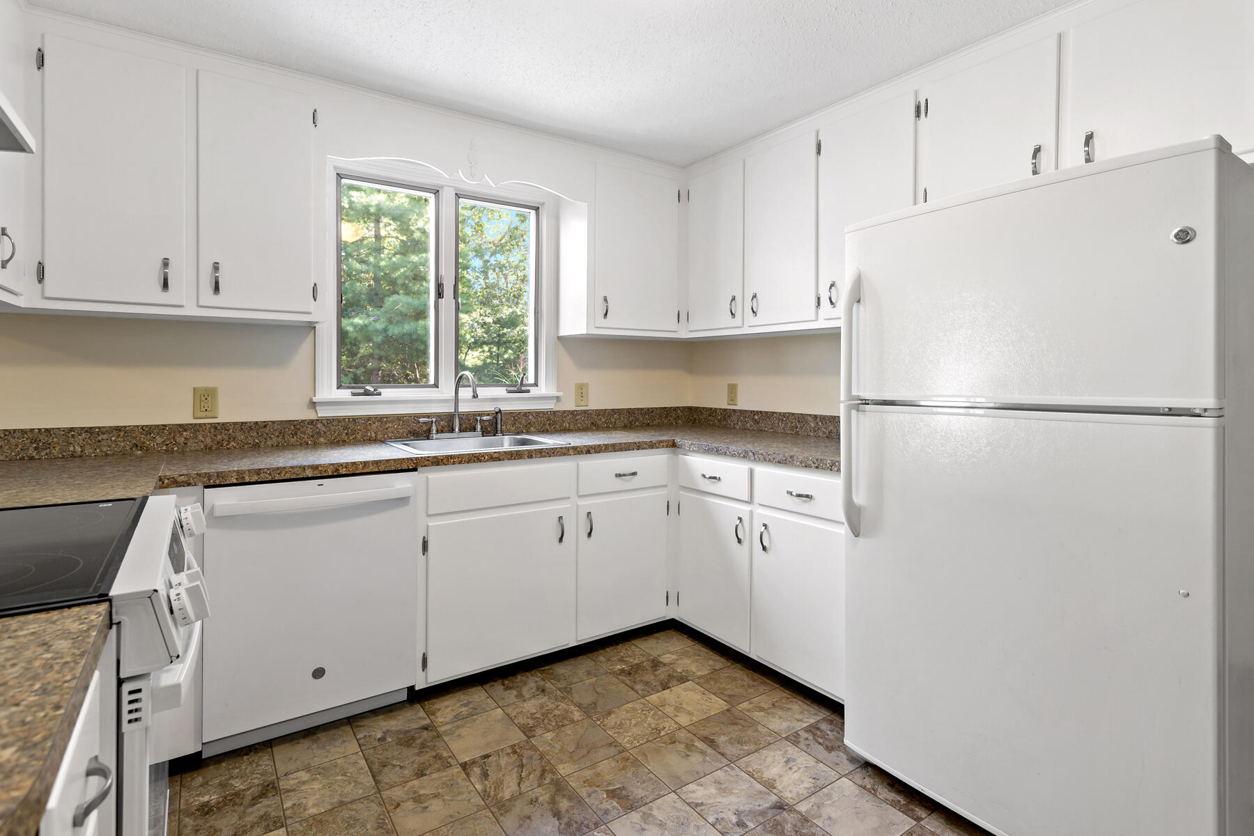 238 Monomoy Circle Property Photo 12