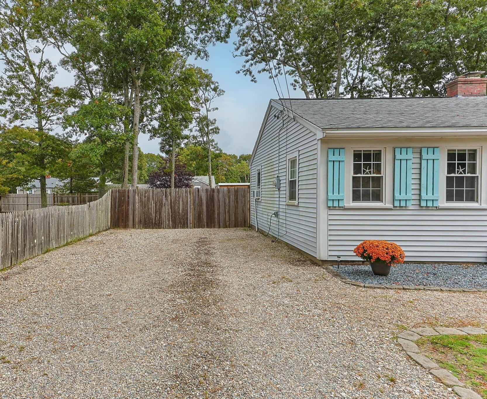 16 Thatcher Road Property Photo 3