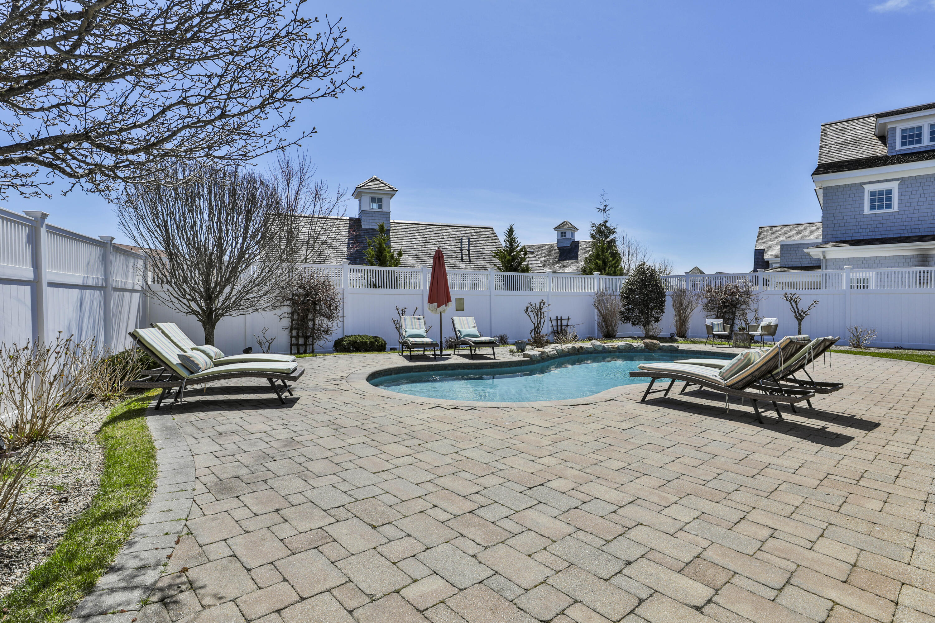 5 Coastline Drive Property Photo 2