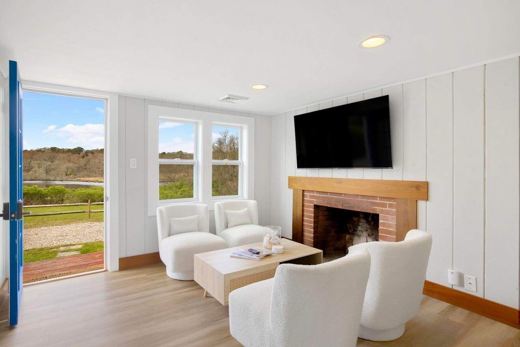 20 Cedar Swamp Lane Property Photo 3