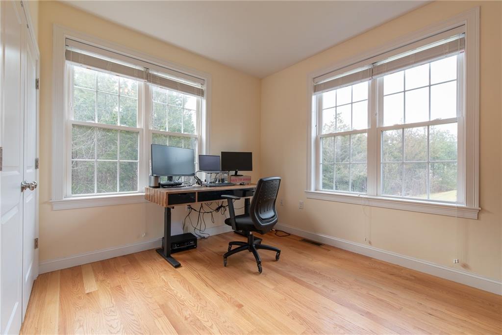 933 Pleasant Street Property Photo 25