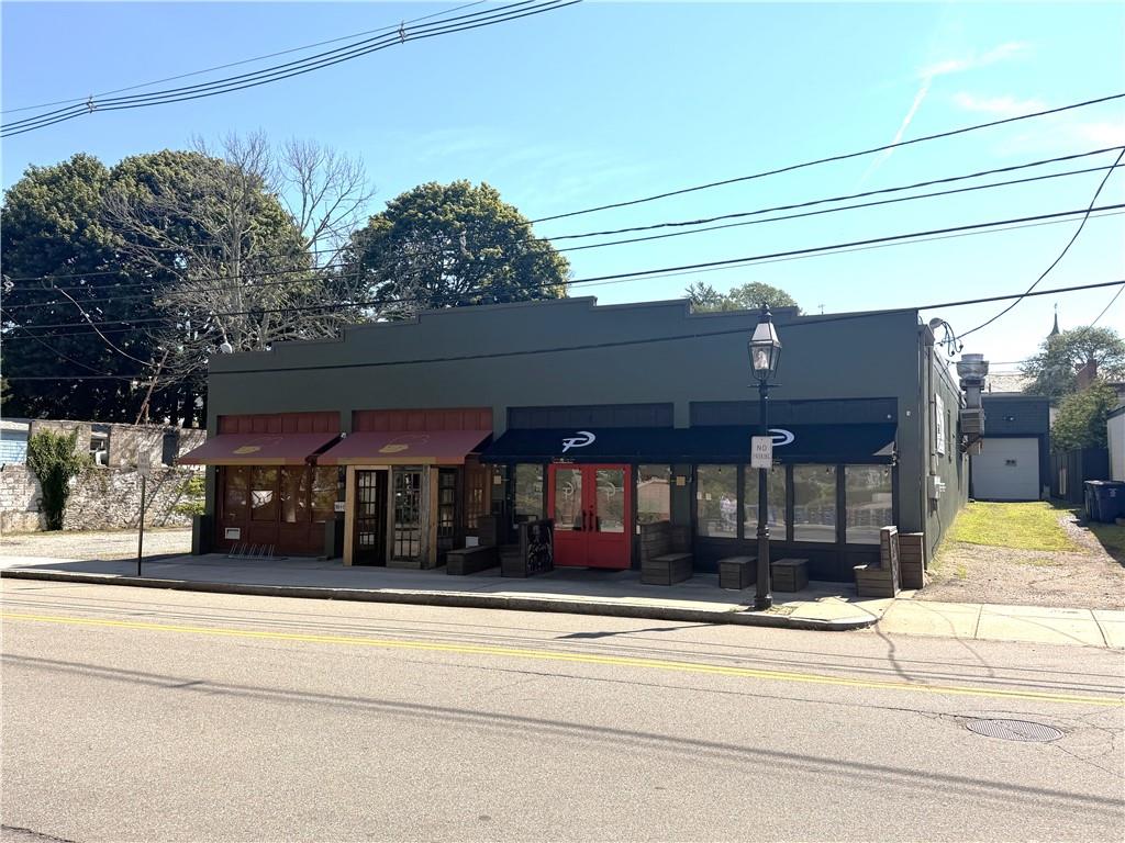 382 Thames Street Property Photo 2