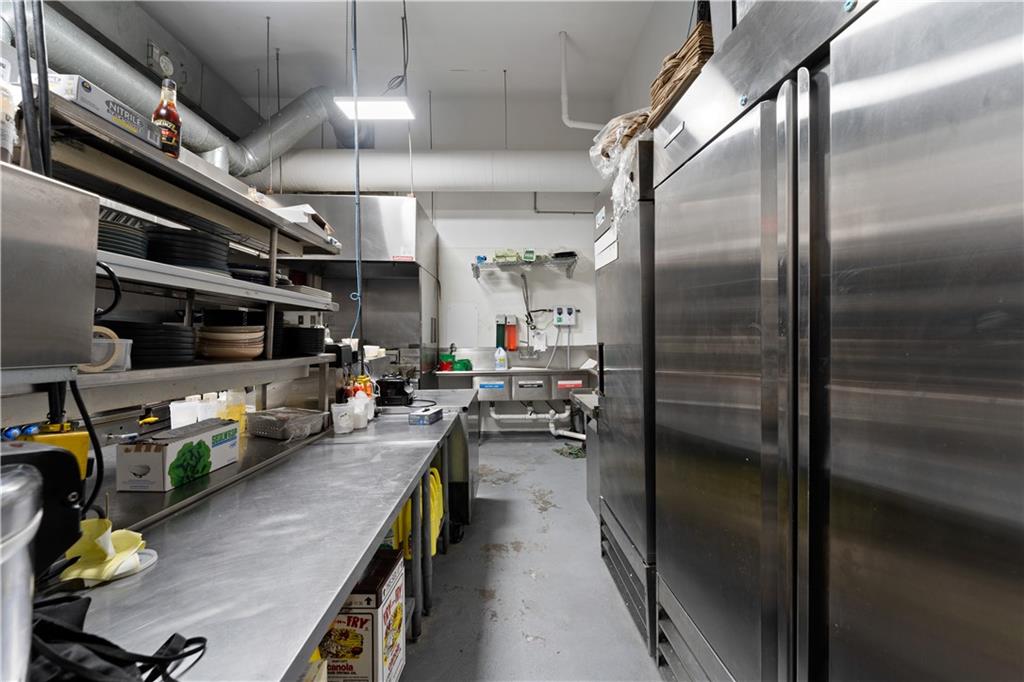 382 Thames Street Property Photo 19