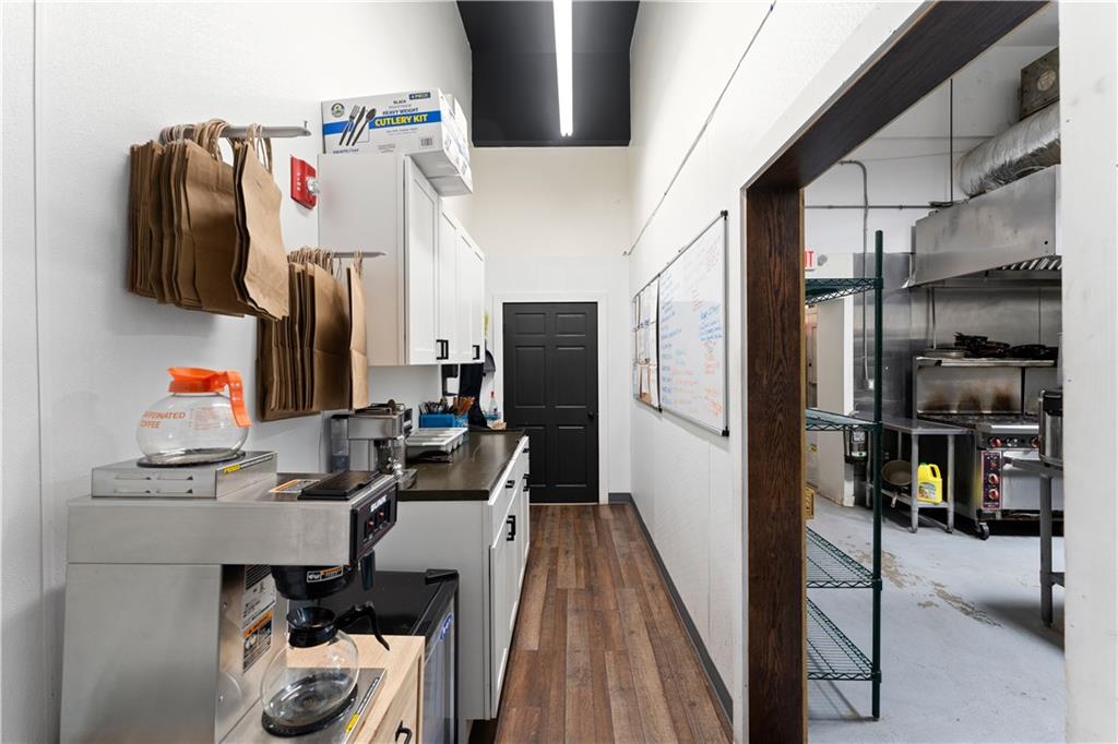 382 Thames Street Property Photo 22
