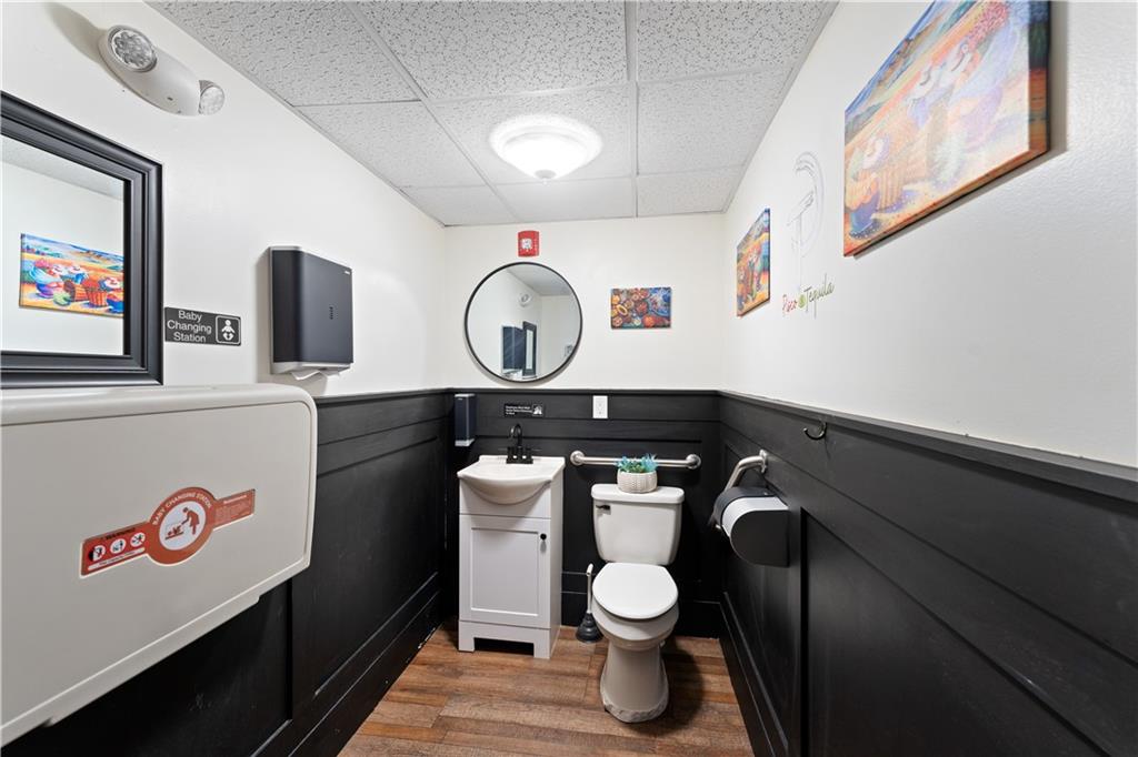 382 Thames Street Property Photo 23