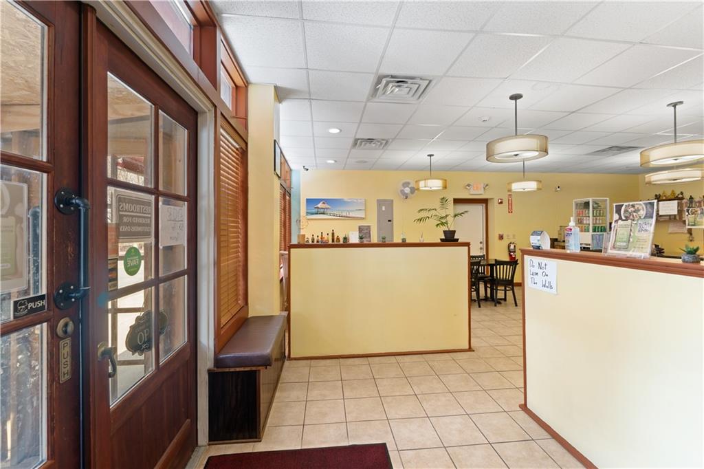 382 Thames Street Property Photo 24