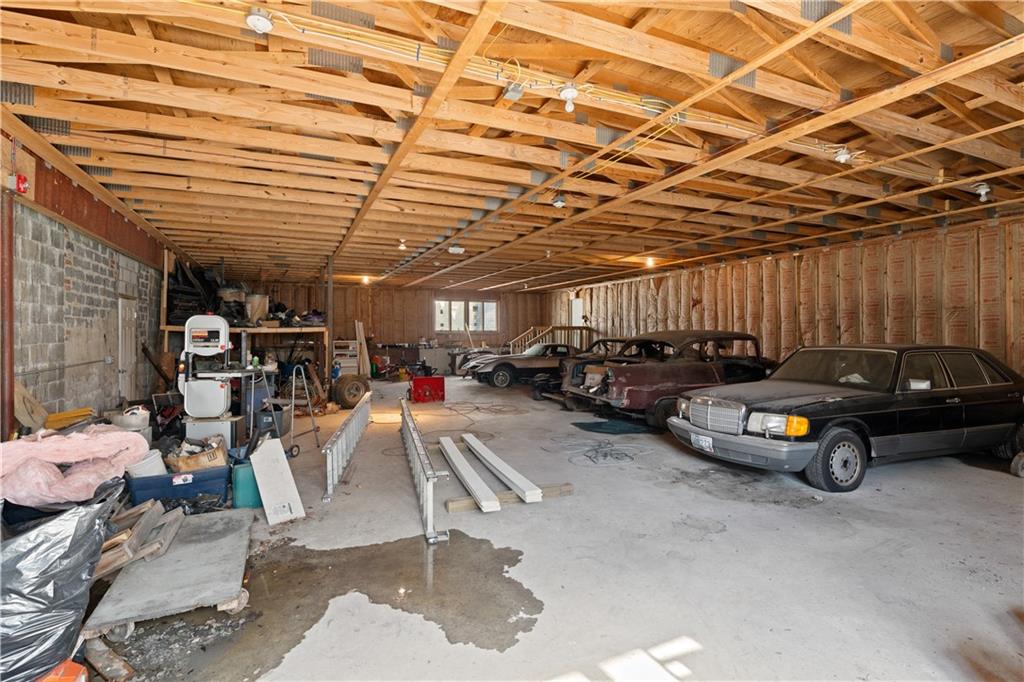 382 Thames Street Property Photo 34