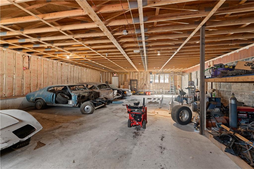 382 Thames Street Property Photo 35