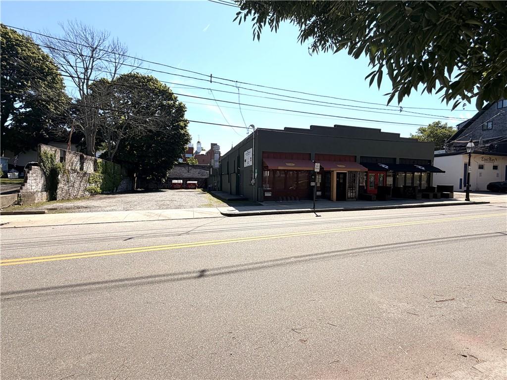 382 Thames Street Property Photo 46