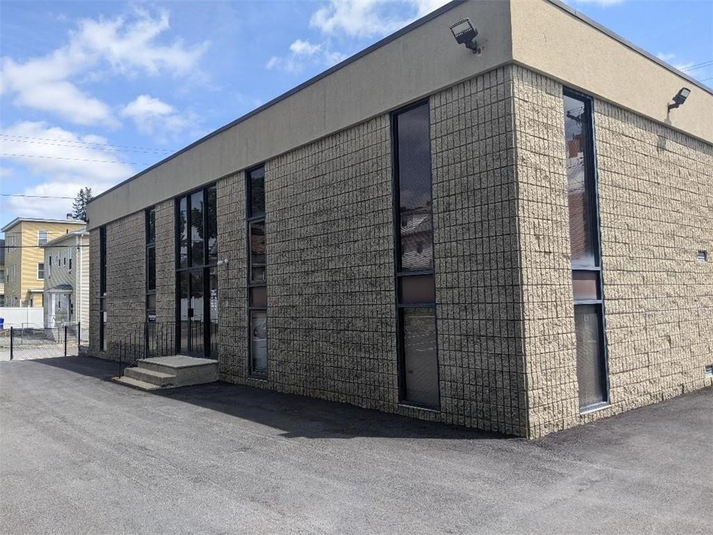 959 Mineral Spring Avenue Unit 1 Property Photo 2