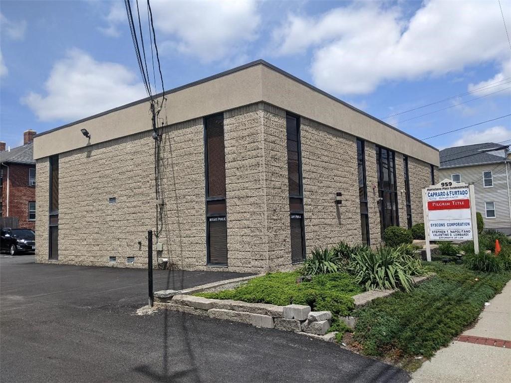 959 Mineral Spring Avenue Unit 1 Property Photo 4
