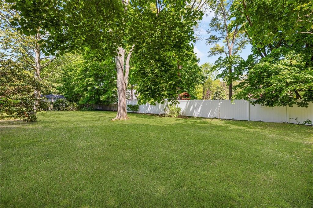 14 Laurel Lane Property Photo 33