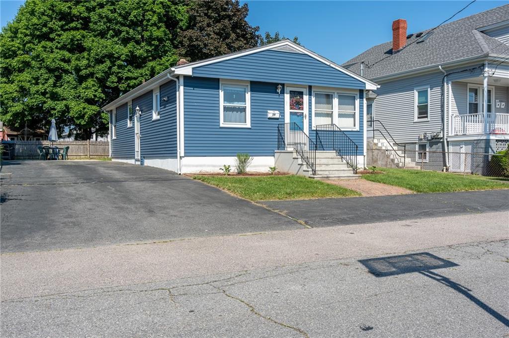 39 Irving Street Property Photo 2