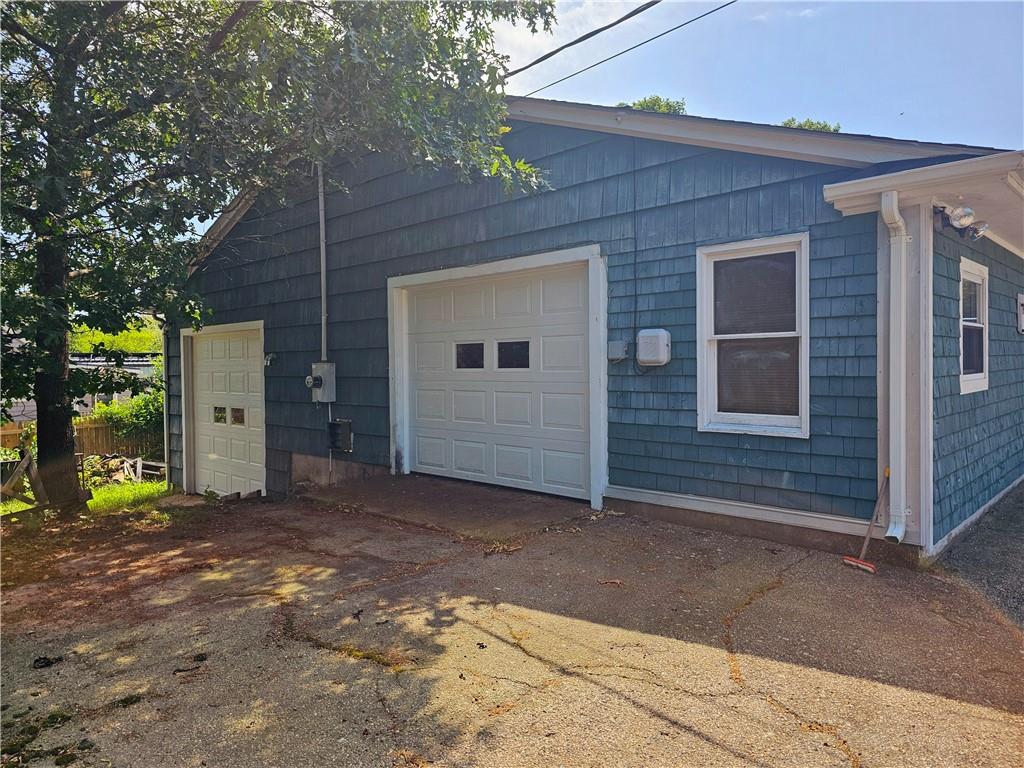 2196 Post Road Property Photo 3