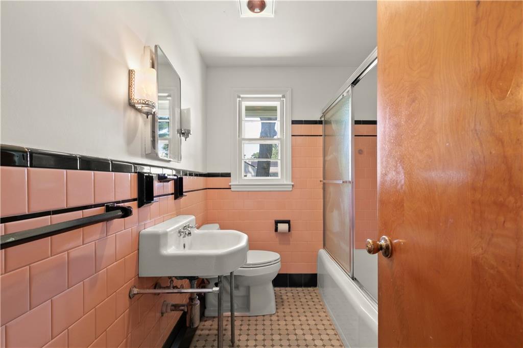 143 Holland Avenue Property Photo 23