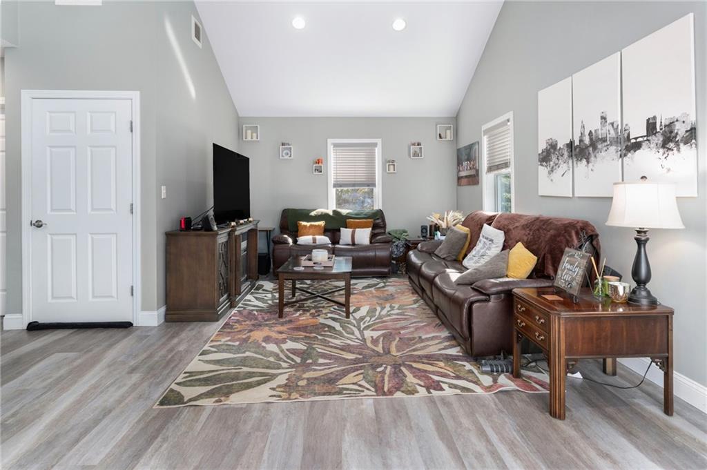 35 Shadbush Road Property Photo 18