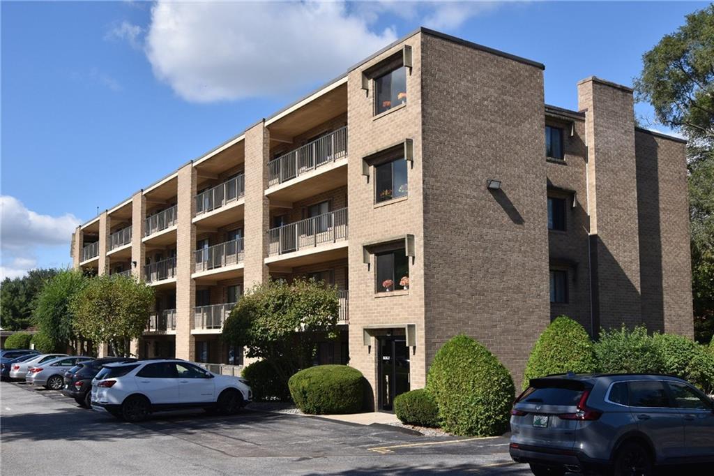 650 East Greenwich Avenue Unit 2-111 Property Photo 1