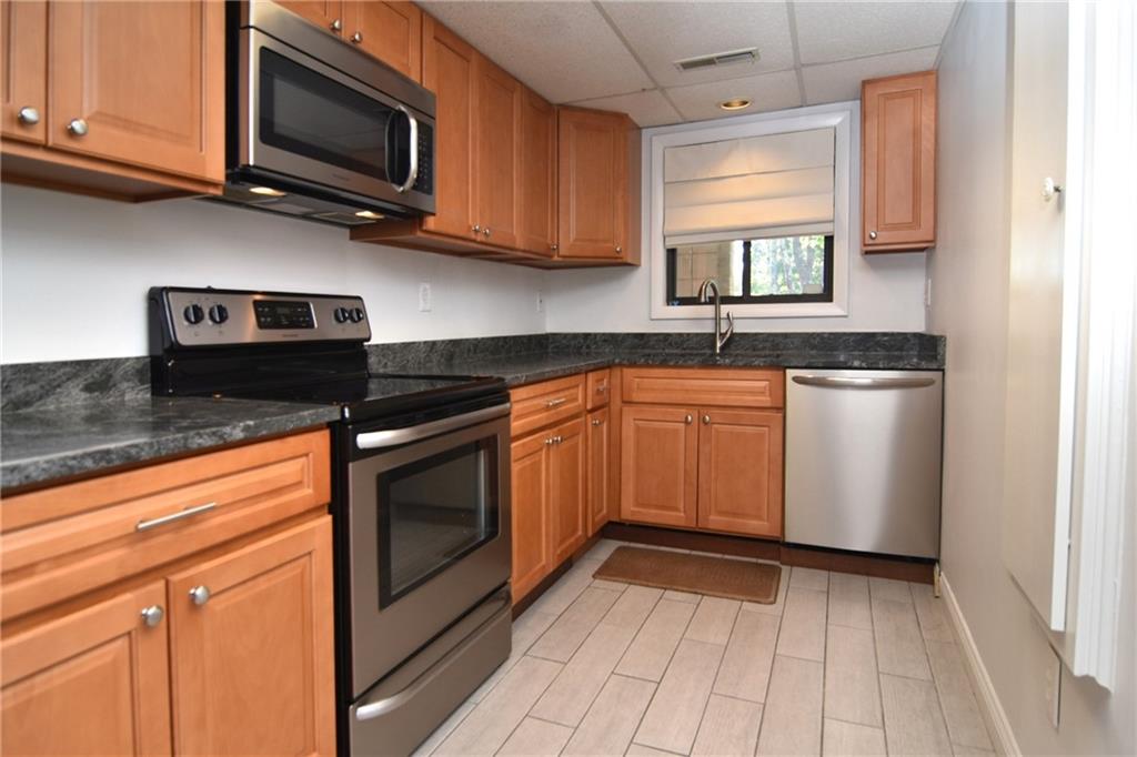 650 East Greenwich Avenue Unit 2-111 Property Photo 4