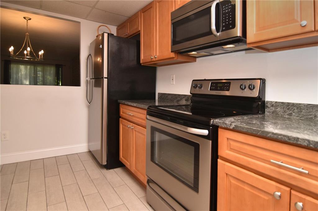 650 East Greenwich Avenue Unit 2-111 Property Photo 5