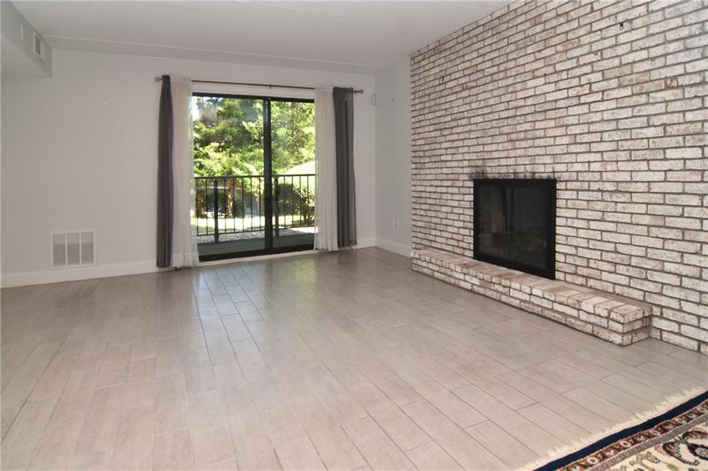 650 East Greenwich Avenue Unit 2-111 Property Photo 9