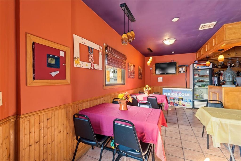 258 Kenyon Avenue Property Photo 4