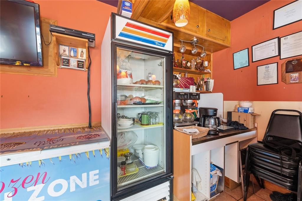 258 Kenyon Avenue Property Photo 7
