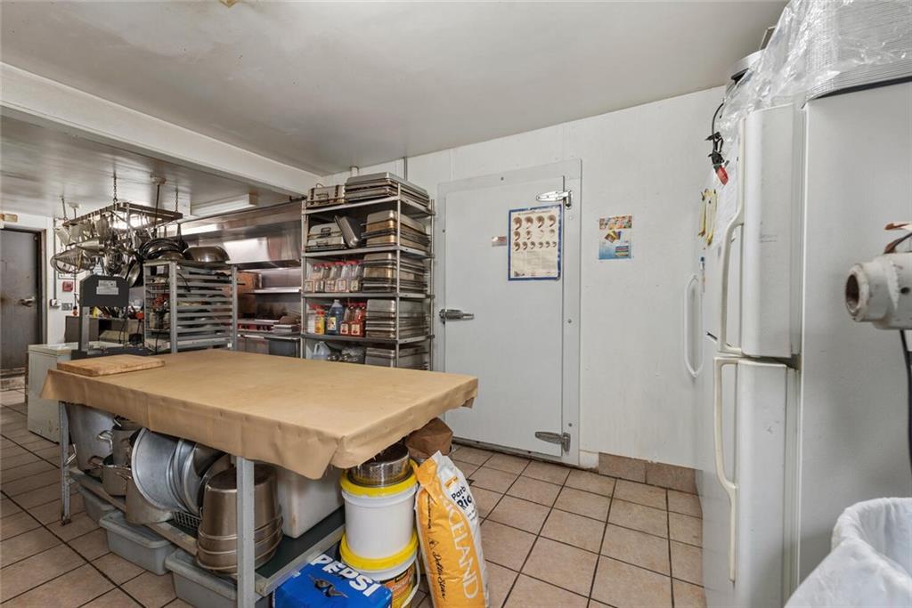 258 Kenyon Avenue Property Photo 9