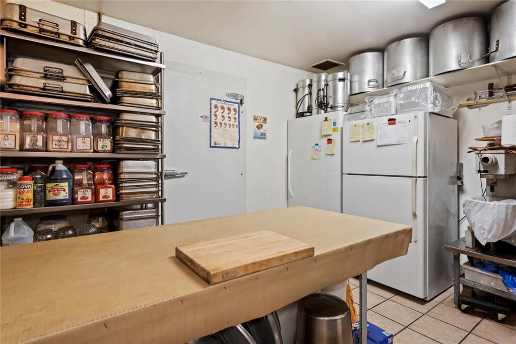 258 Kenyon Avenue Property Photo 17