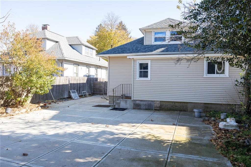 17 River Street Property Photo 10
