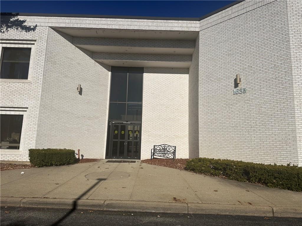 1635 Mineral Spring Avenue Unit 201 Property Photo 2