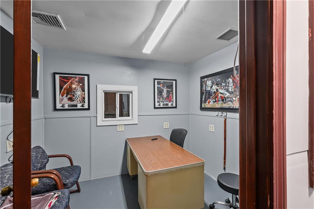 100 Bellows Street Property Photo 9