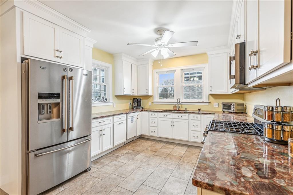 300 Farmington Avenue Property Photo 12
