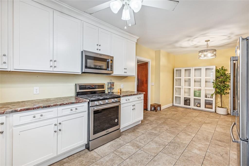 300 Farmington Avenue Property Photo 14