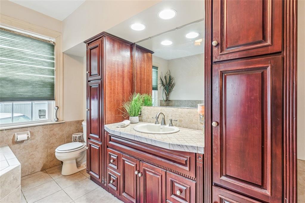 300 Farmington Avenue Property Photo 19