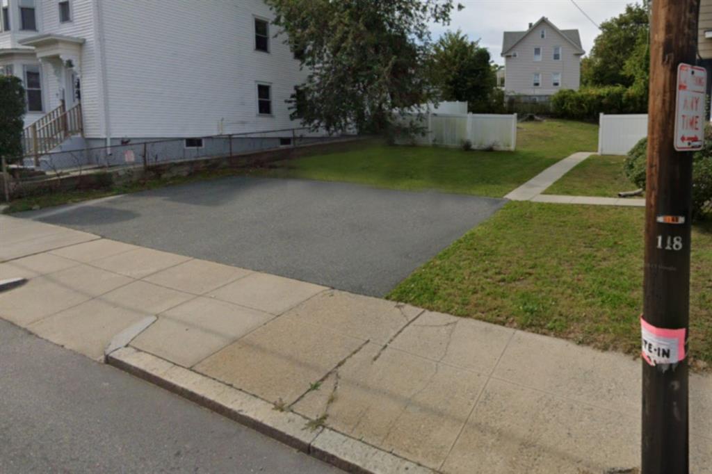 672 Douglas Avenue Property Photo 1