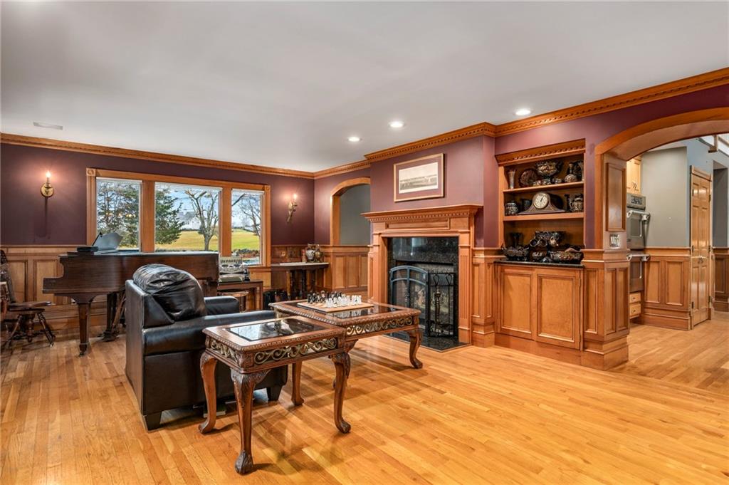 4 Pokanoket Trail Property Photo 12