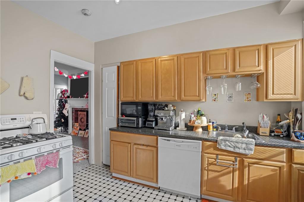 154 Peirce Street Property Photo 17