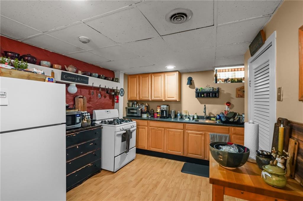 154 Peirce Street Property Photo 46