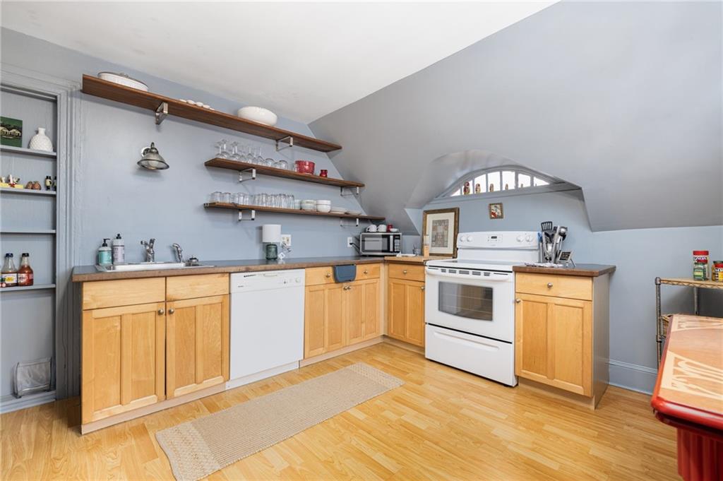 35 Larch Street Property Photo 31