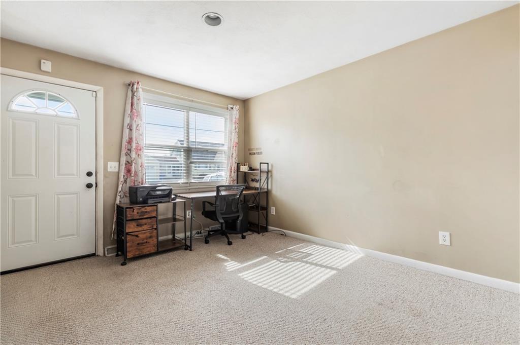 35 37 Seneca Avenue Property Photo 5