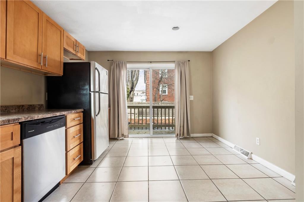 35 37 Seneca Avenue Property Photo 9