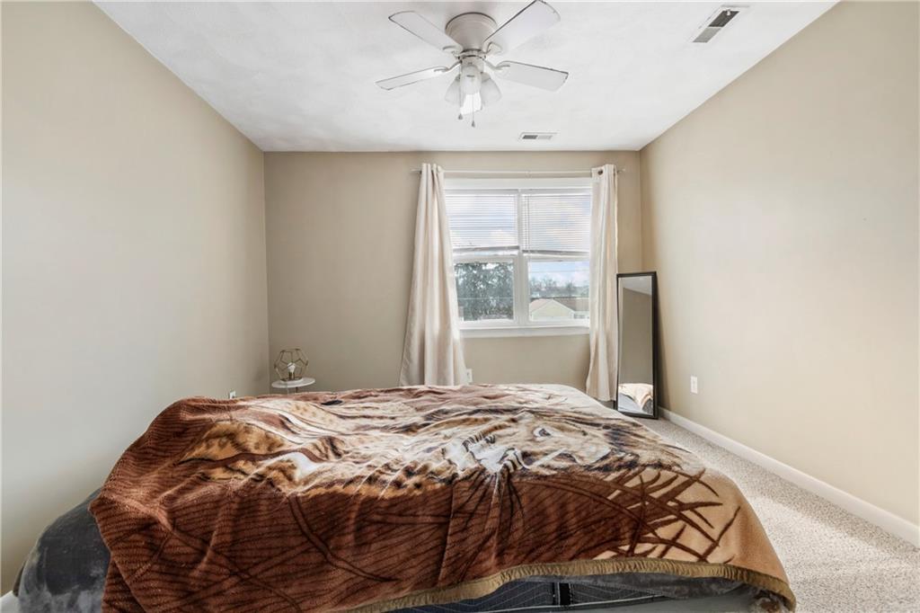 35 37 Seneca Avenue Property Photo 10