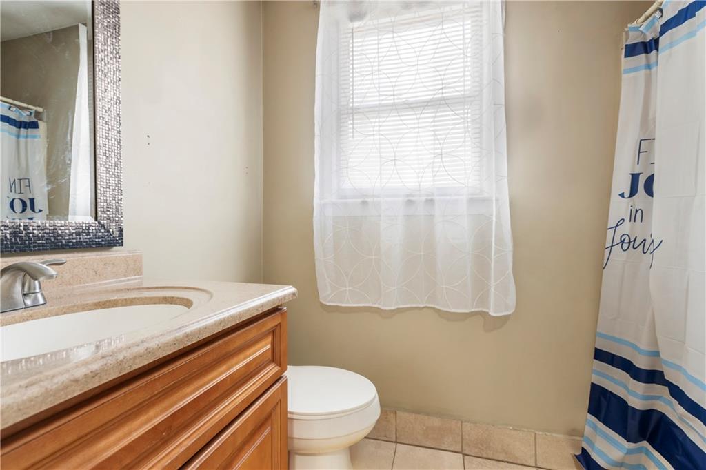 35 37 Seneca Avenue Property Photo 13