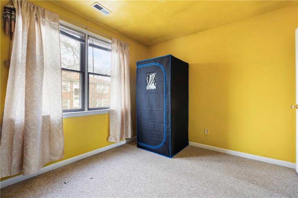 35 37 Seneca Avenue Property Photo 14