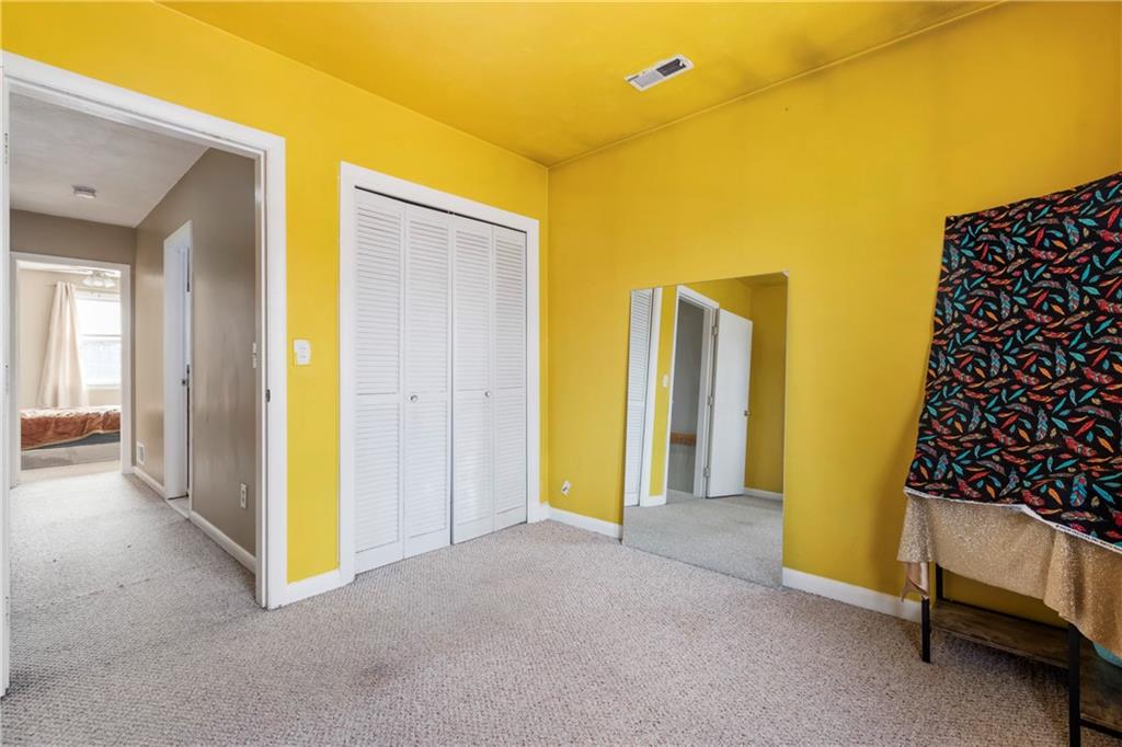 35 37 Seneca Avenue Property Photo 15