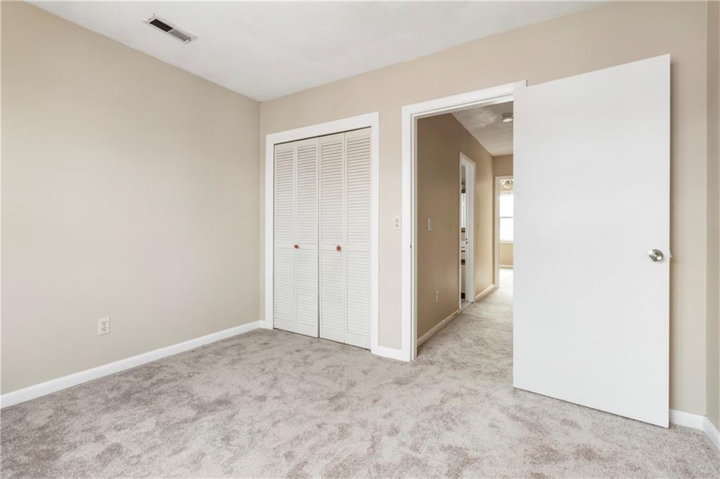 35 37 Seneca Avenue Property Photo 18