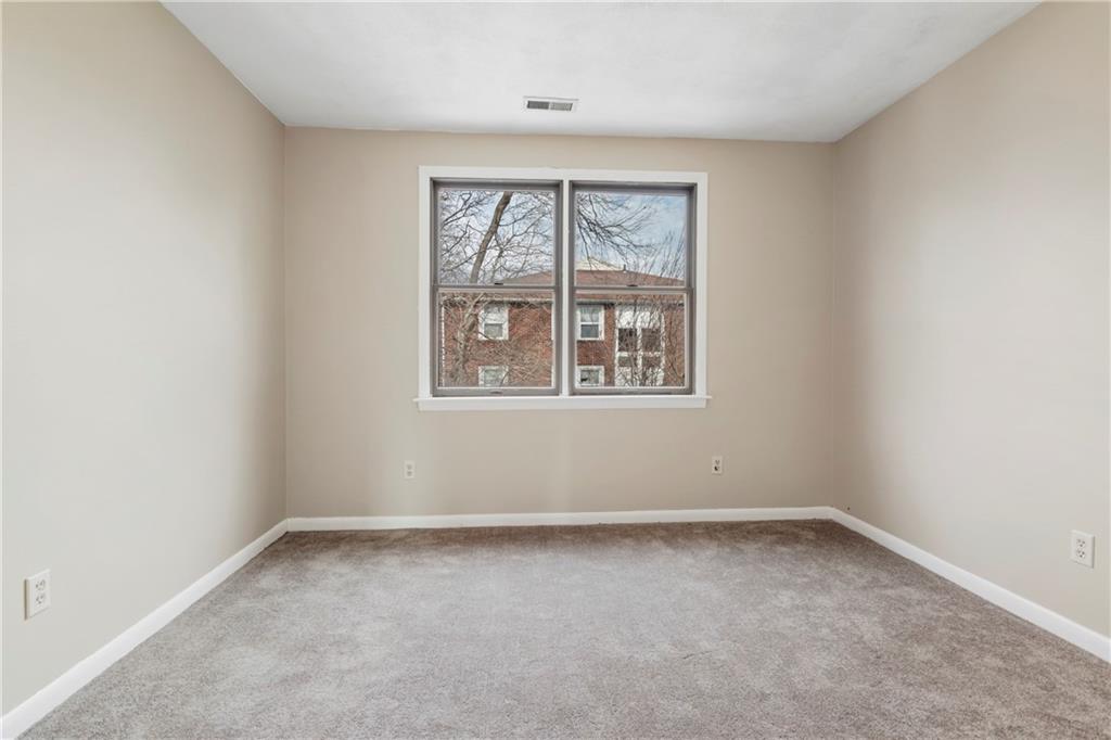 35 37 Seneca Avenue Property Photo 19
