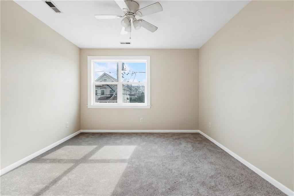 35 37 Seneca Avenue Property Photo 23