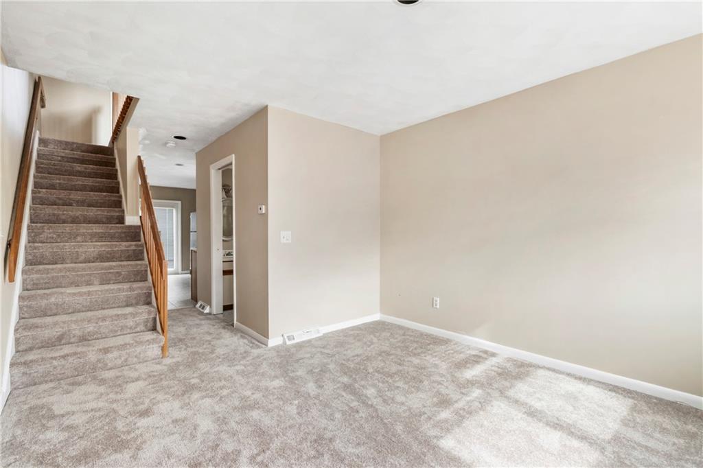 35 37 Seneca Avenue Property Photo 24