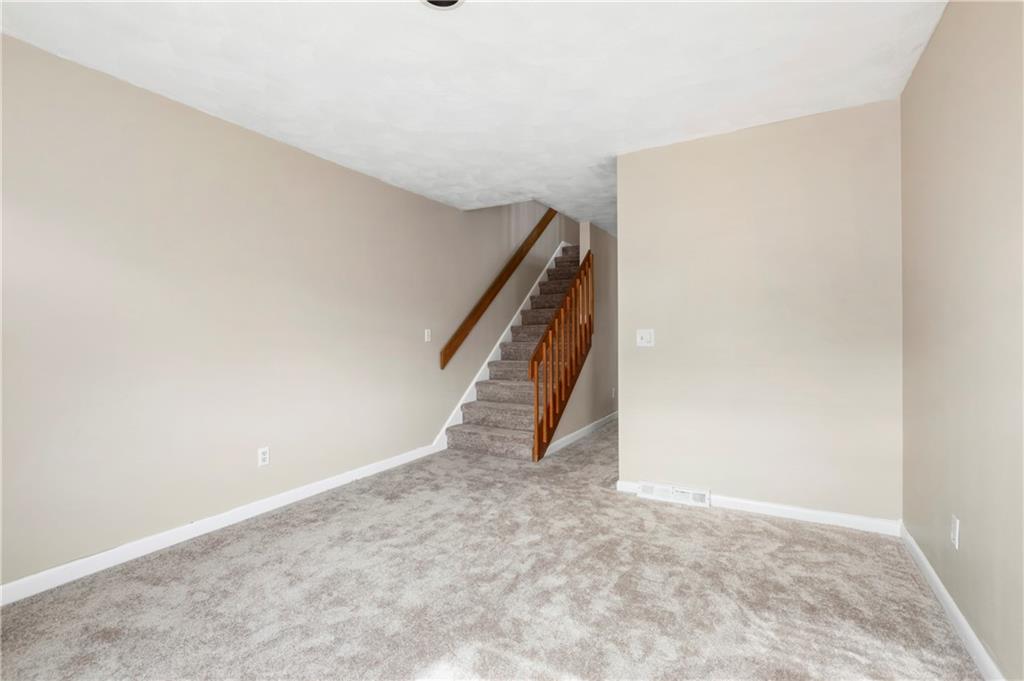 35 37 Seneca Avenue Property Photo 25
